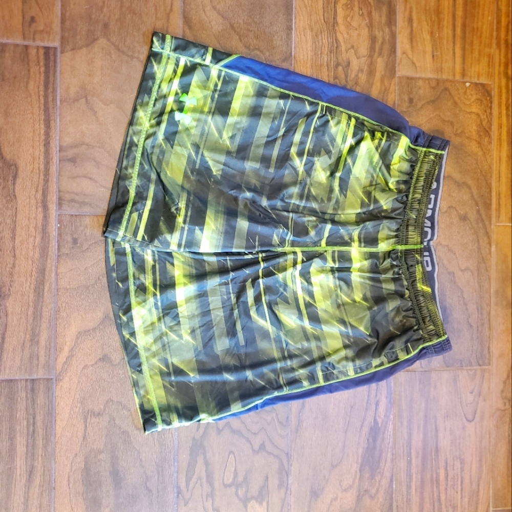 Mens Large Under Armour Green, Black and Gray Shorts